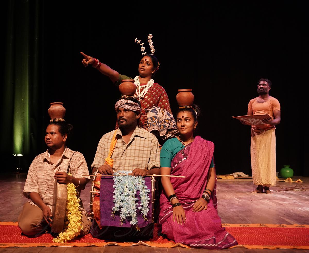  A scene from the Kannada play
Daklakatha Devi Kavya. 