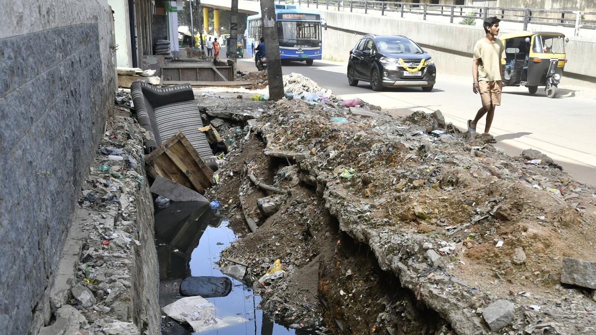 Officials directed to prepare blueprint for waste management at Bengaluru’s K.R. Market