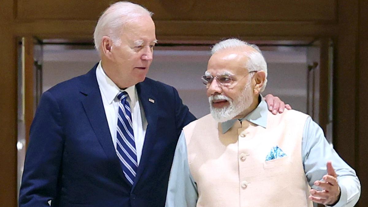 Bodyguards for Indian Prime Minister Narendra Modi run alongside his  News Photo - Getty Images