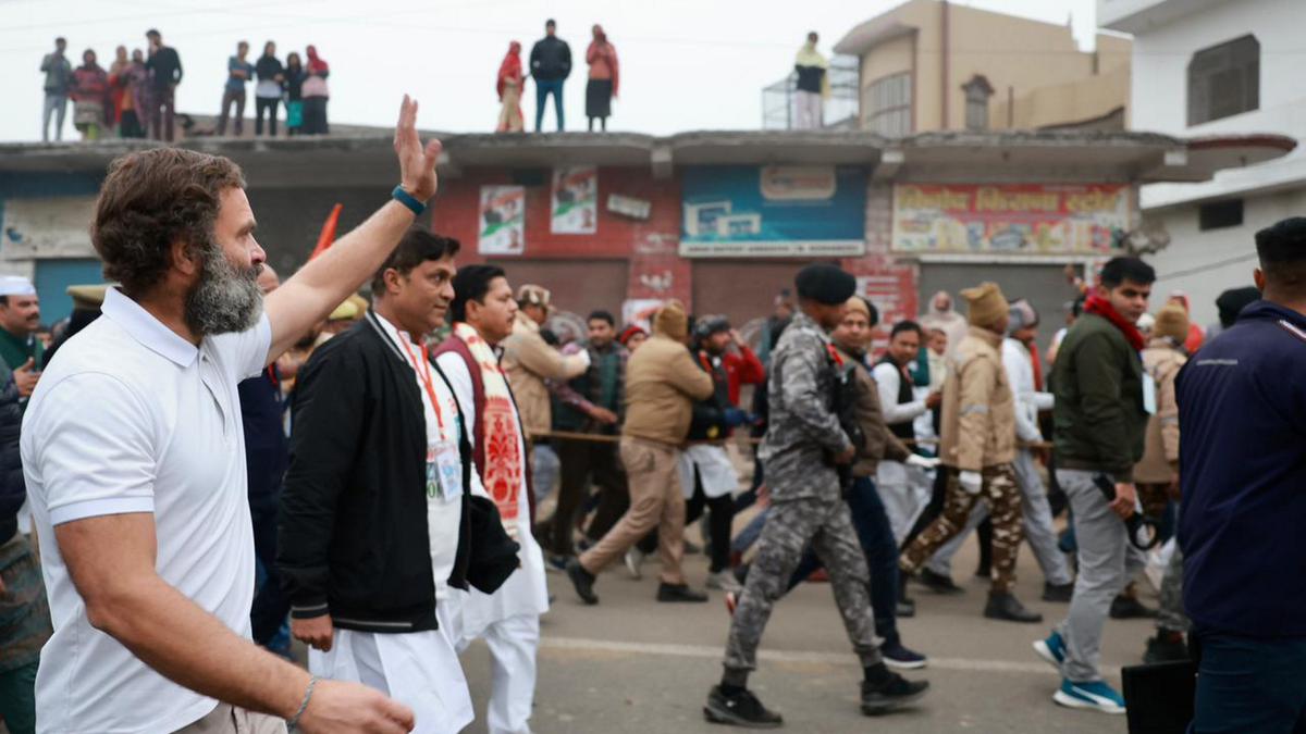 Congress warms to t-shirt idea: Party workers from Amethi in white tees march alongside Rahul