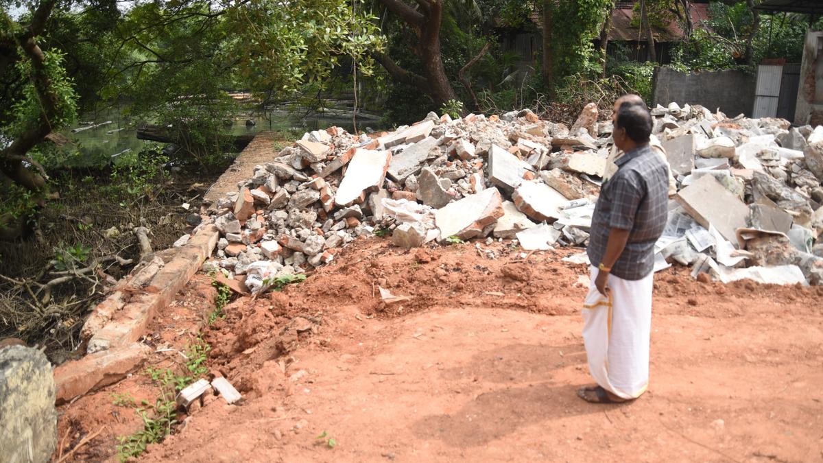 Corpn. to conduct survey to identify extent of encroachment on Kallai River