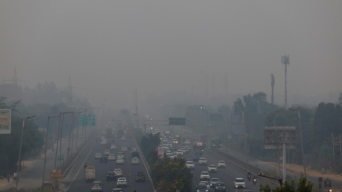 Post-Diwali smog pushes Delhi air quality to 'very poor'; other cities also affected