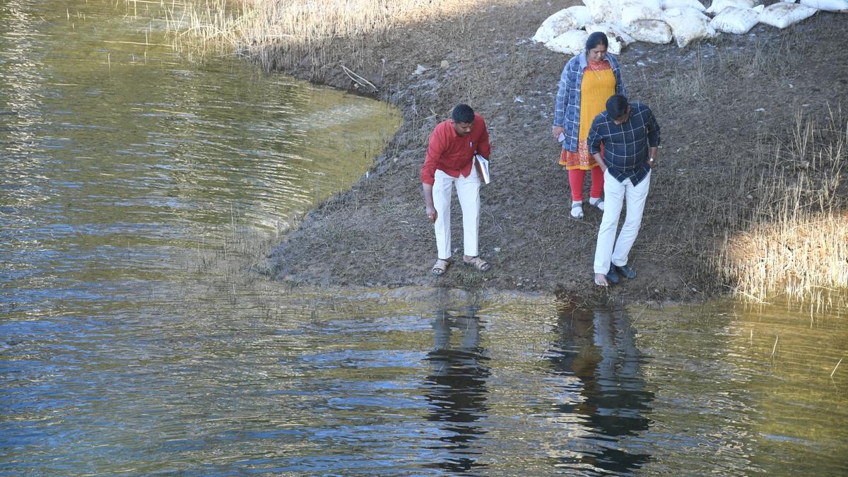 Inquiry conducted into dumping of rice in lake&nbsp;in the Nilgiris