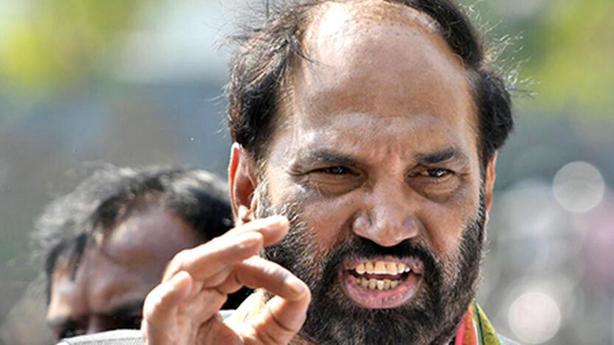 Uttam Reddy hits back at Harish Rao for misleading ryots on lifting of water
