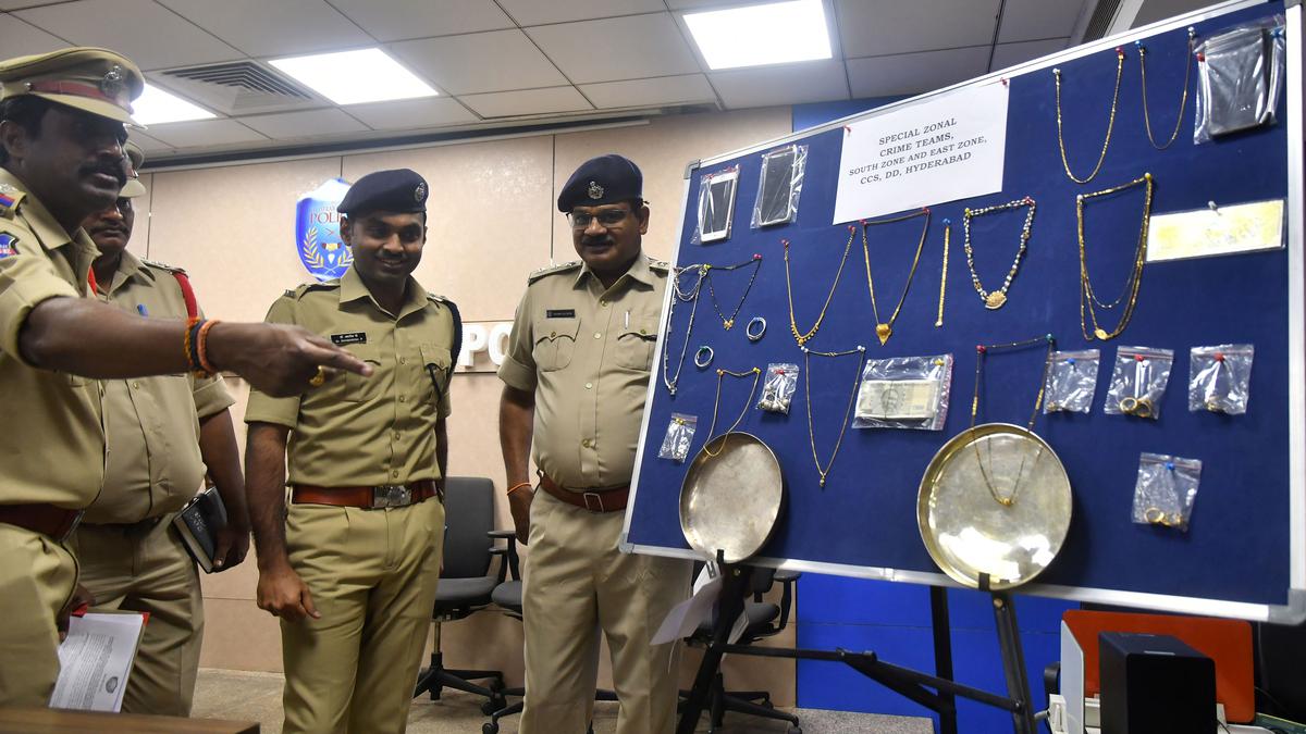 Two nabbed for burglary, gold ornaments and silver items recovered