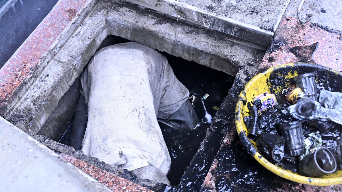 U.P. govt. to give ₹30 lakh each to families of two sanitation workers who died inhaling toxic gas