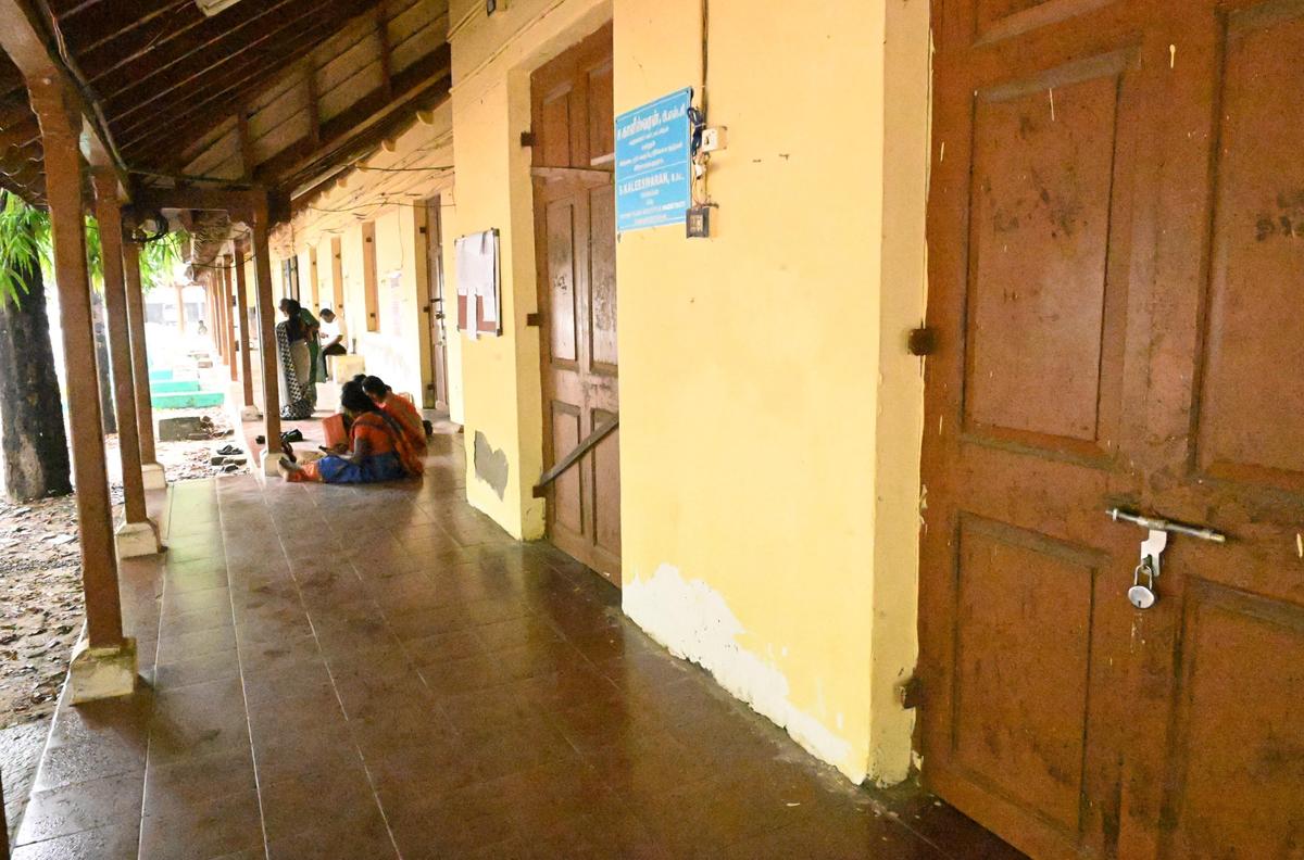 रामनाथपुरम तालुक कार्यालय मंगलवार को वीरान नजर आया। 