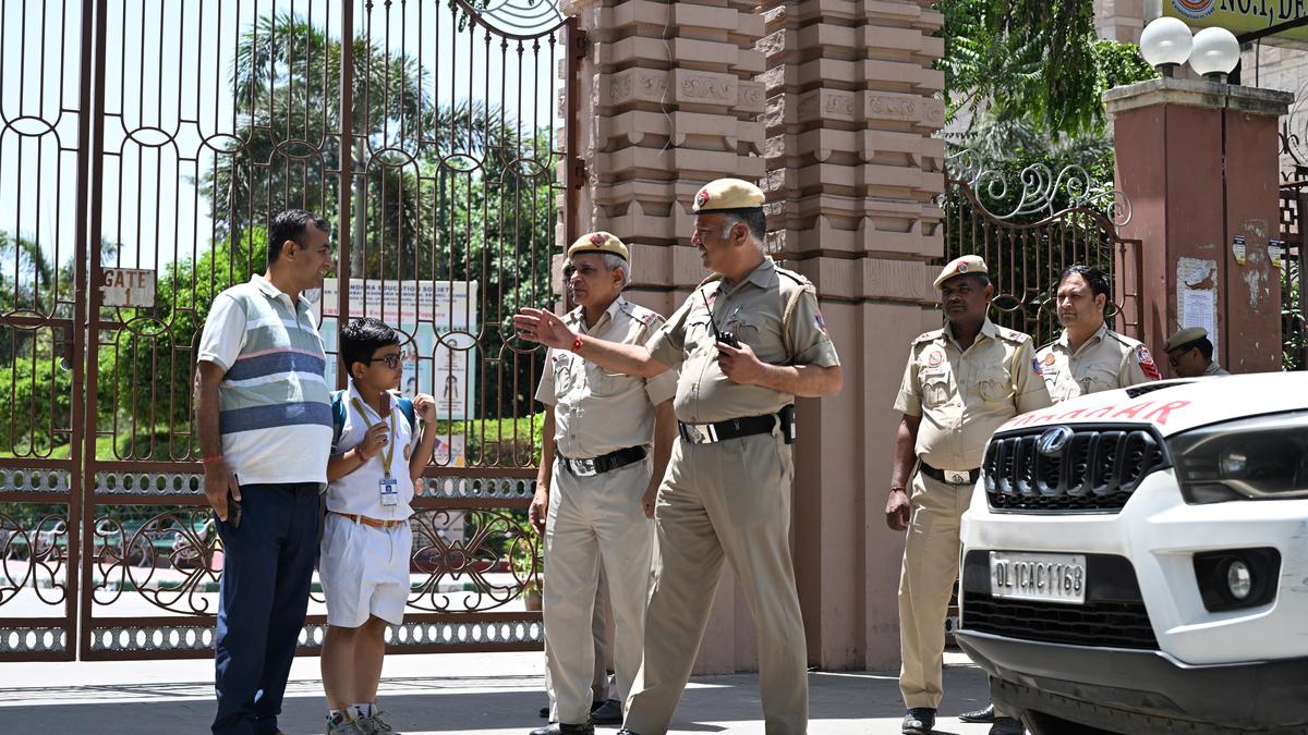 Bomb scare: students evacuated from 138 schools in Delhi, Noida