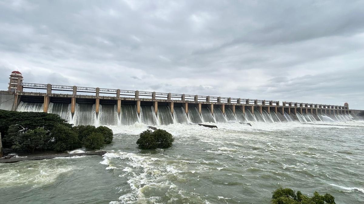 People urged to stay alert as water continues to be discharged from Tungabhadra dam