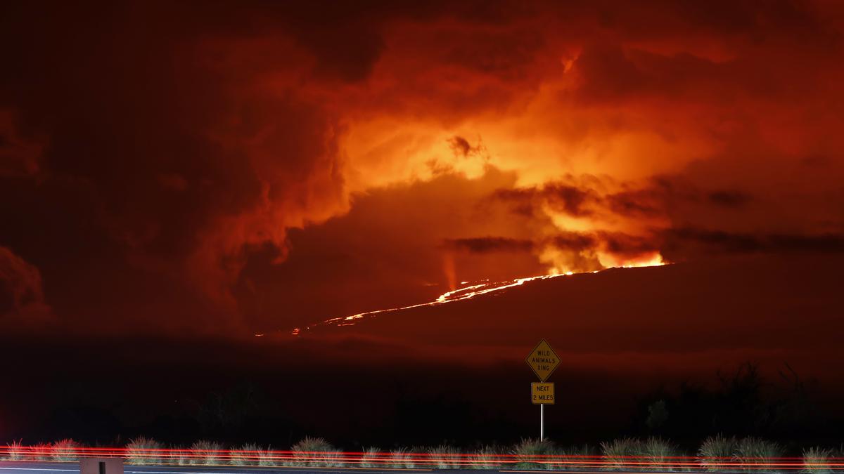 EXPLAINER: What hazards are posed by Hawaii’s Mauna Loa?