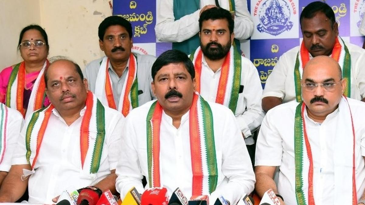 Rudra Raju demands JPC probe into bribery charges against Adani