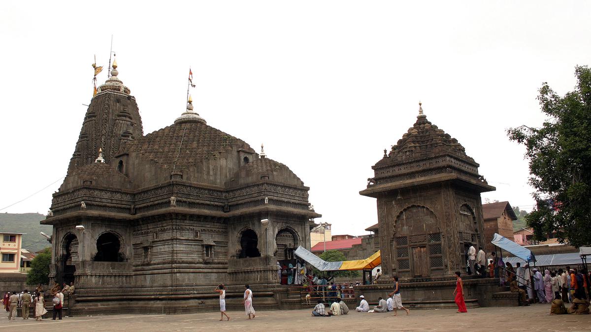 Maharashtra Govt sets up SIT for probe into bid by some people to forcefully enter Trimbakeshwar temple