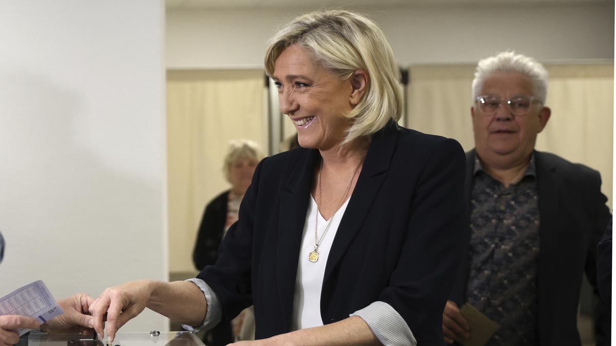 EU projection shows far-right parties making big gains in European elections as Greens suffer losses