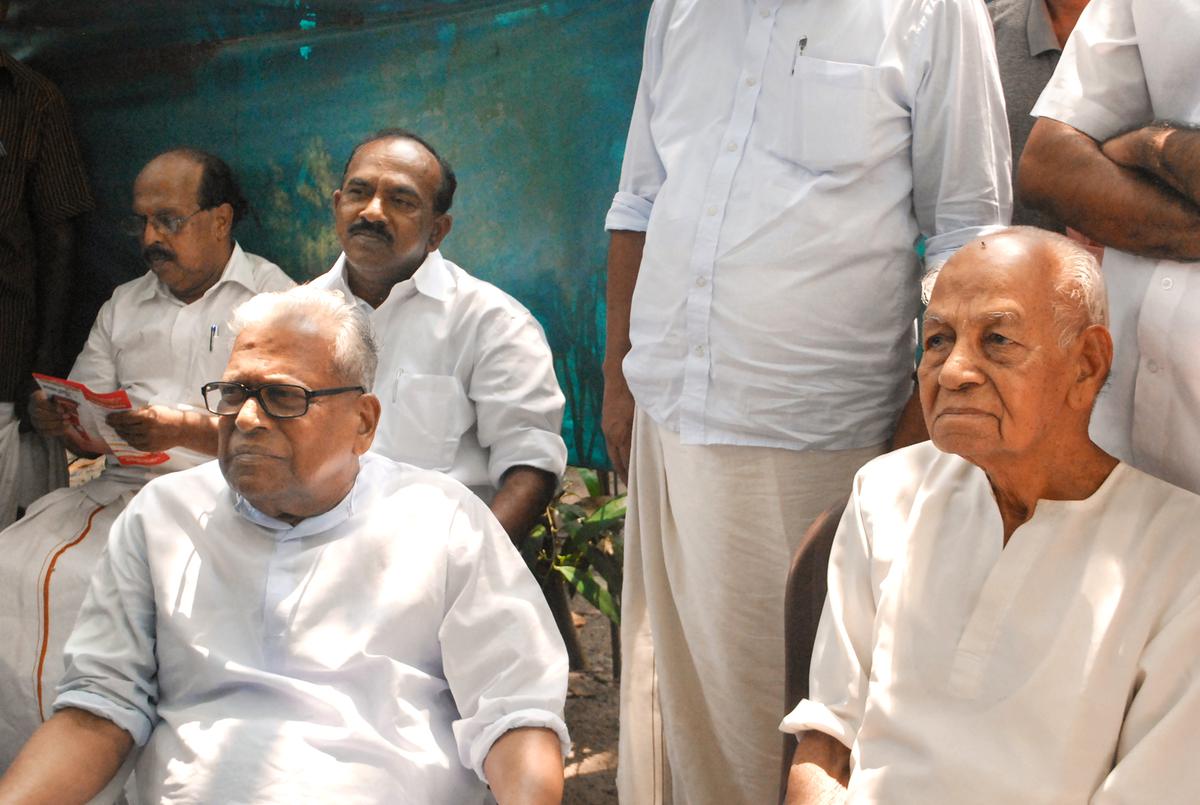 V.S. Achuthanandan and P.K. Chandranandan (right), who had fought alongside Achuthanandan in the Punnapra-Vayalar uprising, participating in a meeting in commemoration of the uprising in Alappuzha.