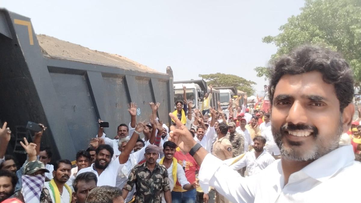 Lokesh's 'selfie challenge' strikes a chord with public - The Hindu