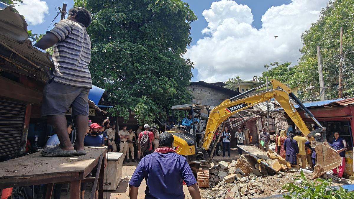 Tension at Palayam Market over demolition of shops
