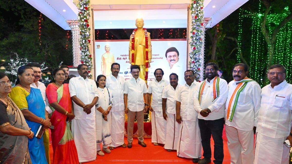 CM inaugurates Ponnappa Nadar&rsquo;s statue in Nagercoil