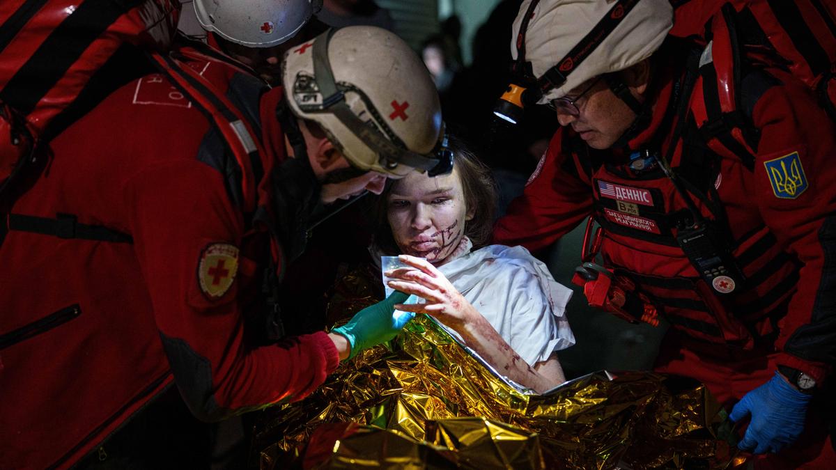 Russian strikes kill one, wound two dozen in Ukraine