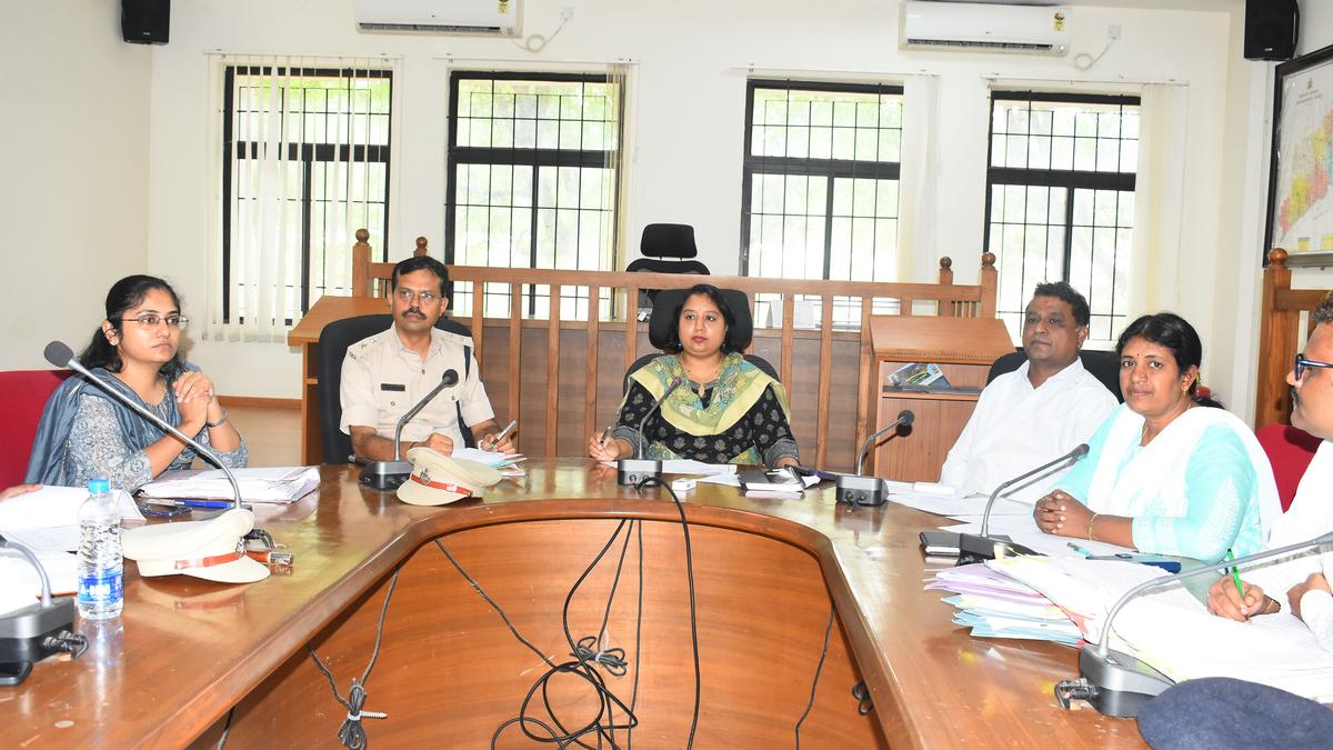 GPS must for vehicles transporting sand, says Yadgir DC