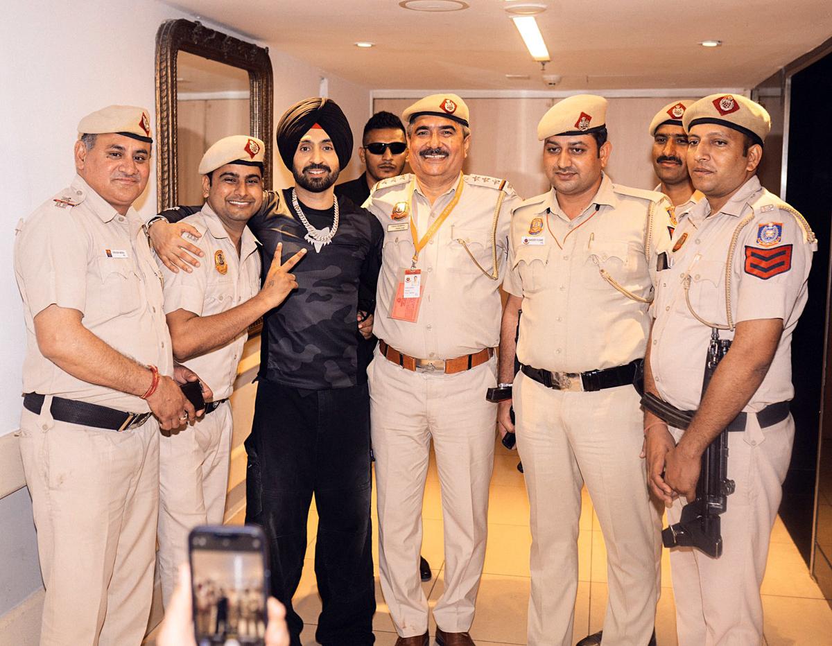 Punjabi Singer Diljit Dosanjh in a group picture with Delhi Police officers after his Dil-luminati concert, in New Delhi on Monday.