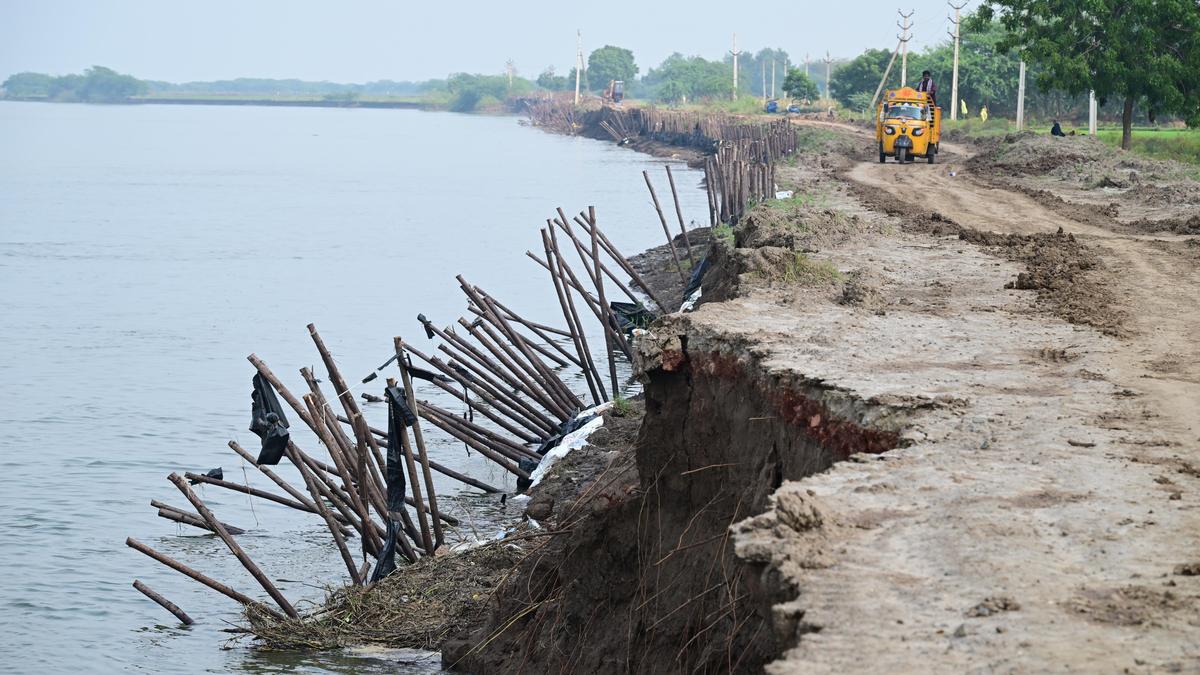 Pawan Kalyan promises bridge between Edurumondi and Etimogga villages in Krishna distrci