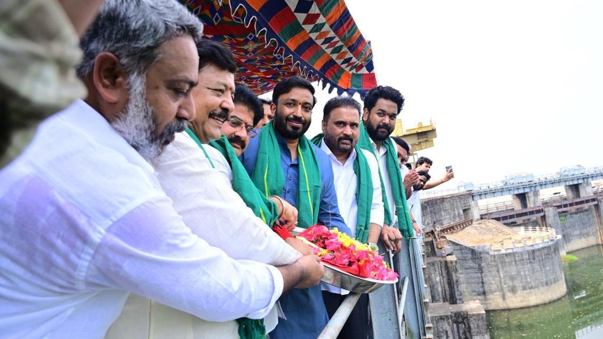 Godavari water released from Dowleswaram barrage for Kharif season, secures irrigation for 2.63 lakh acres
