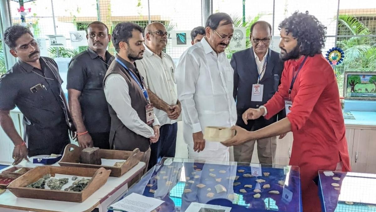 Former Vice-President Venkaiah Naidu urges students not to vote for ‘unruly elements’