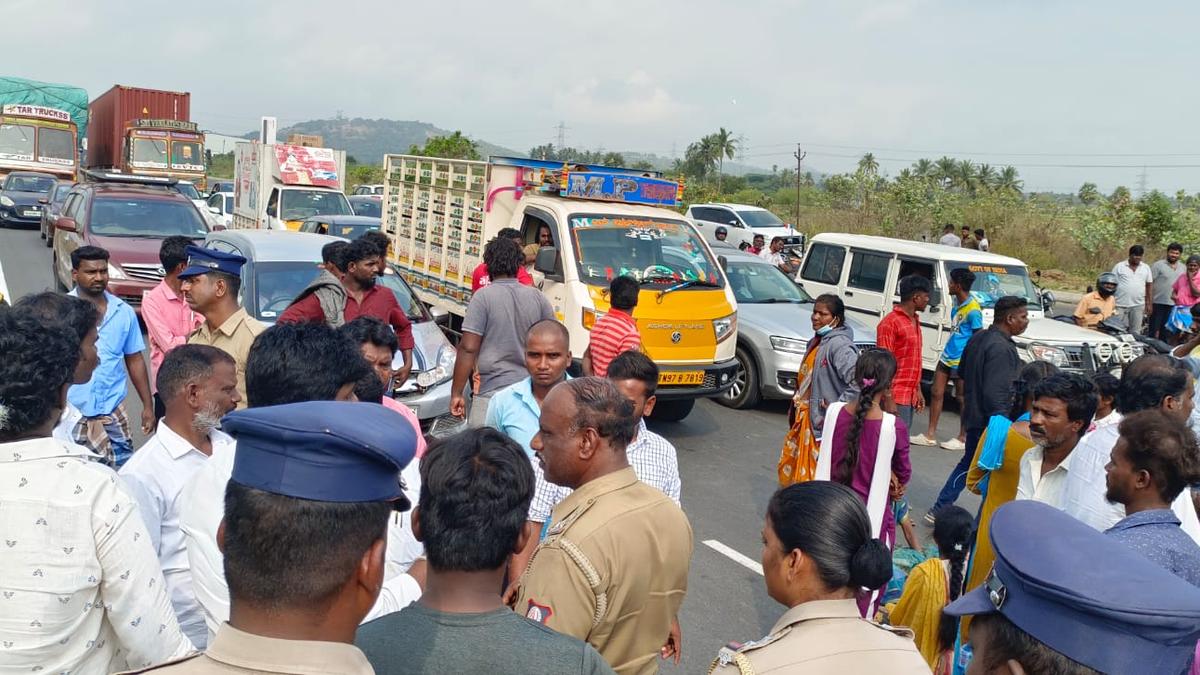 History-sheeter murdered near Ranipet, family stages protest on Chennai-Bengaluru highway, blocks traffic for one hour