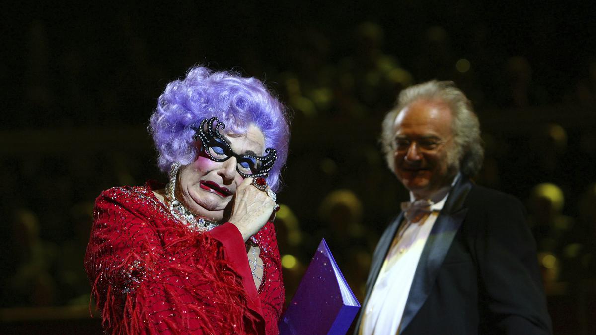 Dame Edna creator Barry Humphries dies in Sydney at 89