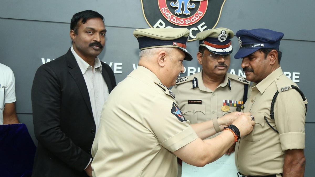 DGP presents Disc Awards to three constables for apprehending armed suspect