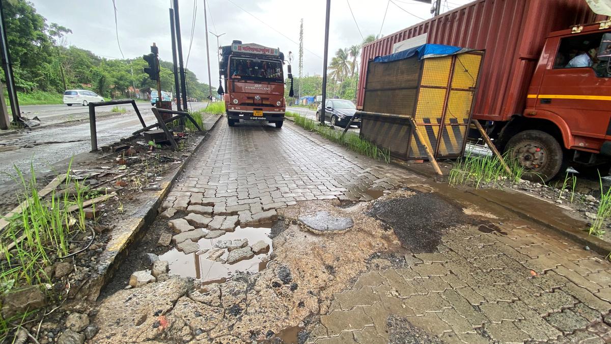 Road lanes inside erstwhile NITKSurathkal toll gate on NH 66 still in