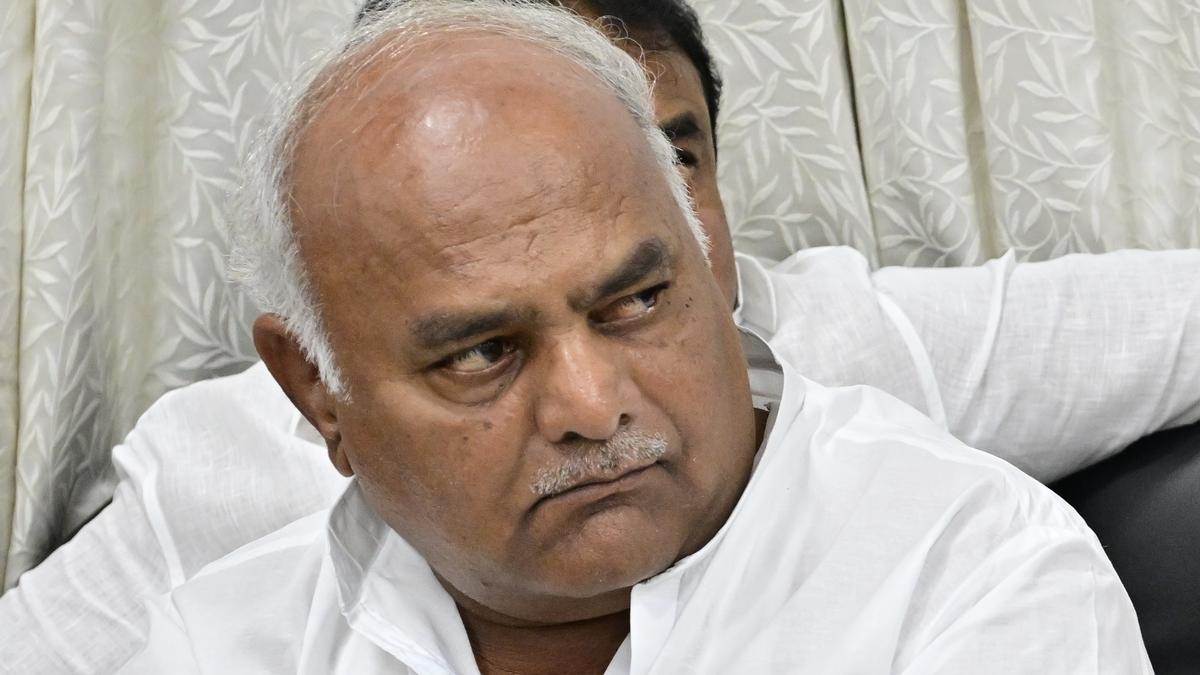 Minister resigns from Karnataka Assembly, challenges Basanagouda Patil Yatnal to do the same