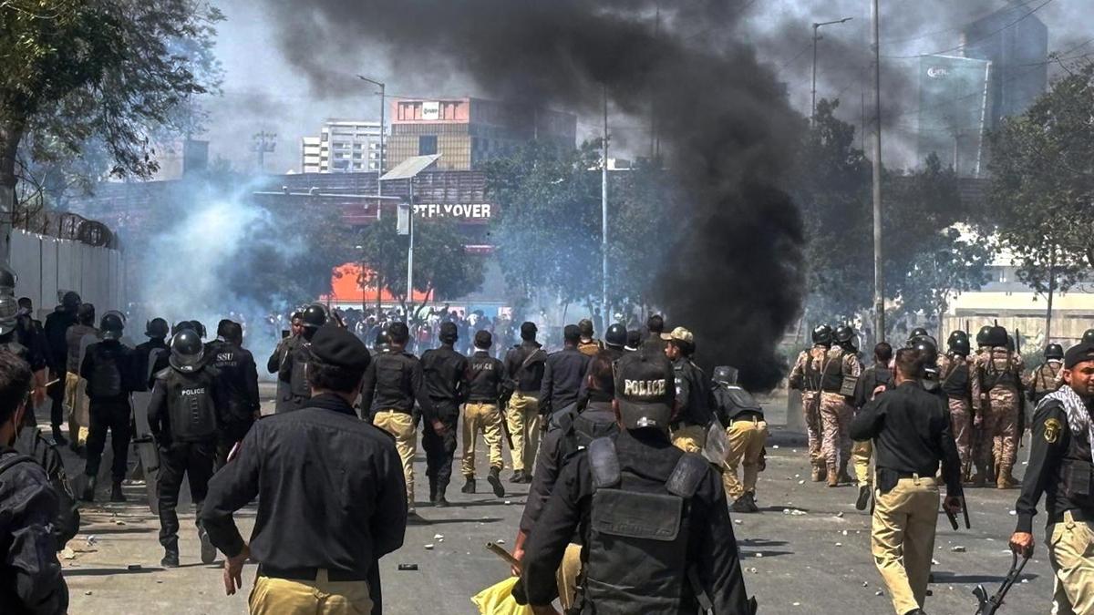 Nine killed as protesters try to storm U.S. Consulate in Pakistan