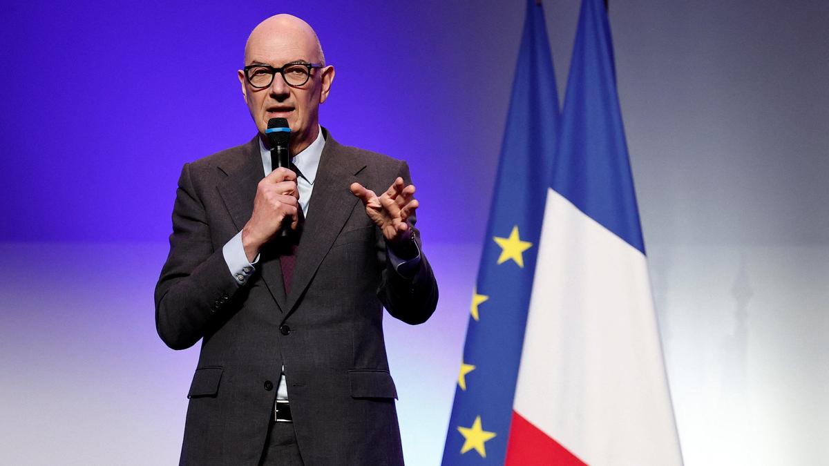 France keeps up opposition to nationalising ArcelorMittal sites