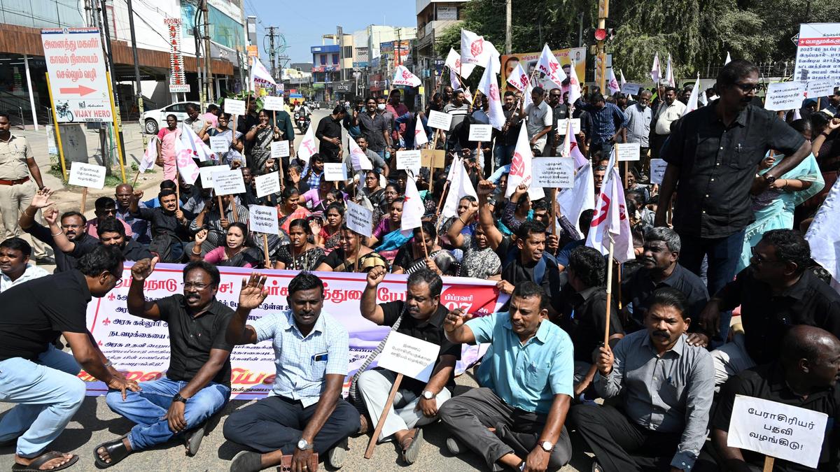 Government-aided college teachers stage road roko and court arrest