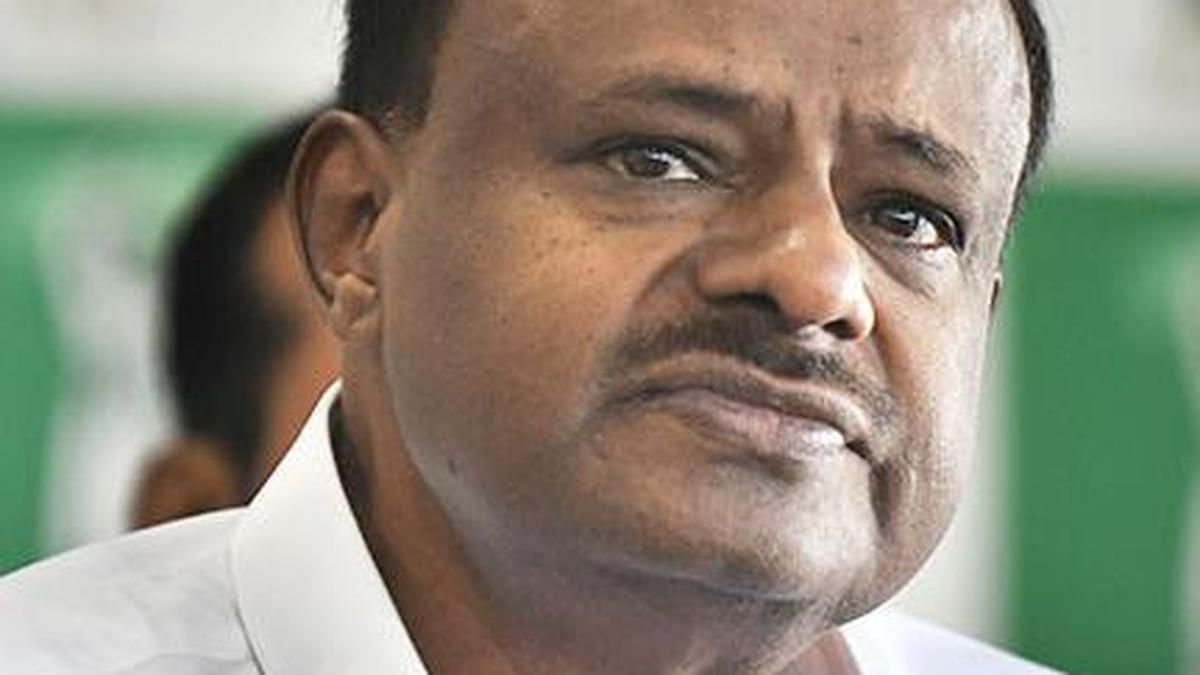 Seers should keep away from politics, warns HDK