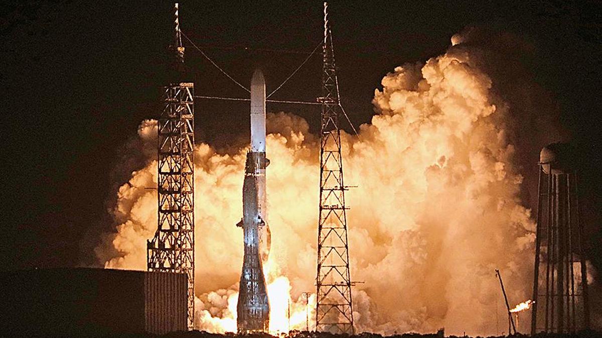 What explains the SpaceX, Blue Origin moonward pivot? | Explained