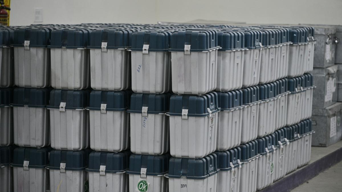 EVMs to display colour photographs of candidates beginning with Bihar polls