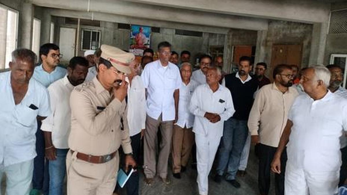 Satish Jarkiholi visits Jain Nandi Ashram in Hirekodi
