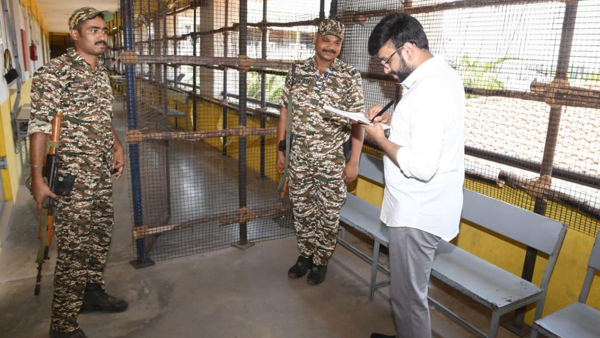 Mobile phones not allowed inside counting centres: Salem Collector