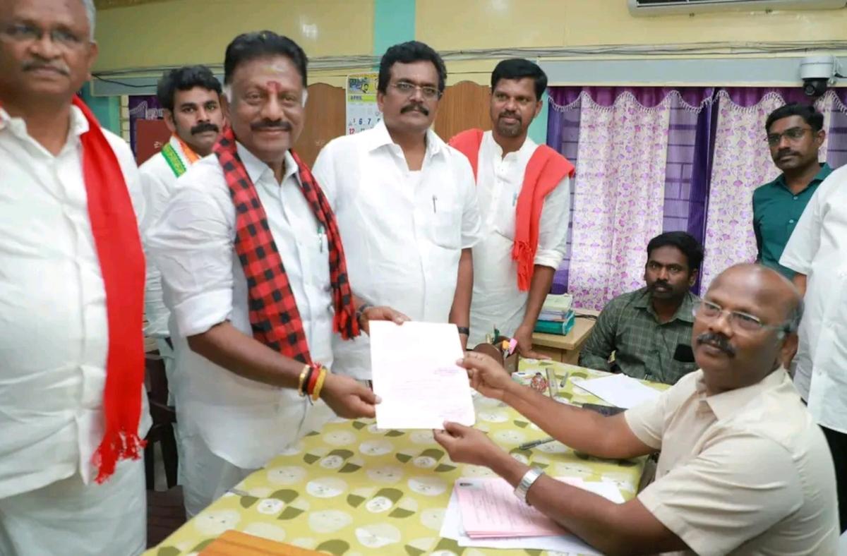 OPS lashes out at Edappadi; says he has no gratitude; AIADMK will continue to be on the losing side
