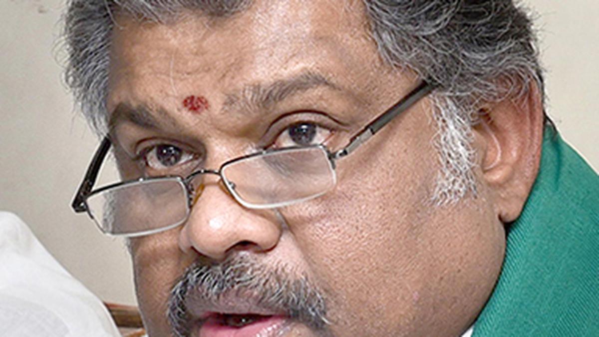 Erode East by-election | AIADMK delegation meets TMC (M) leader G.K. Vasan