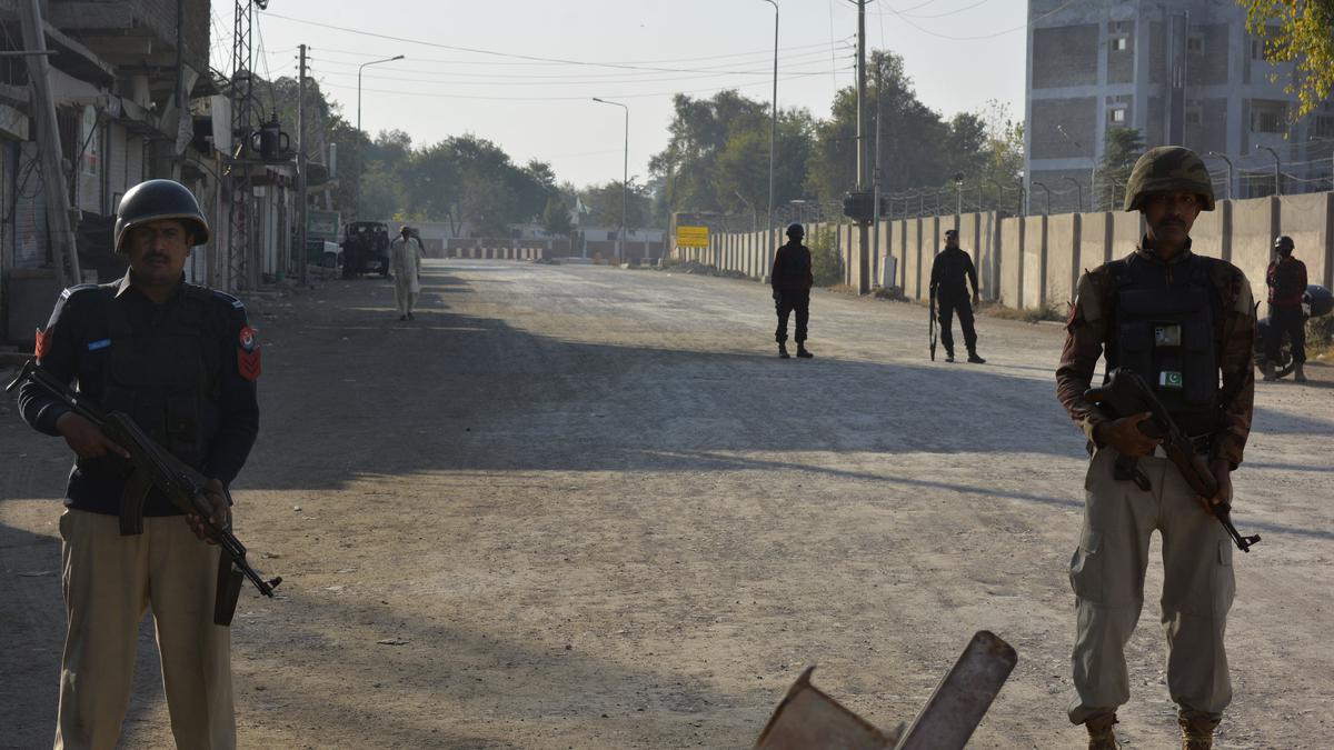Pakistani Taliban militants attack police station in Pakistan's Punjab province