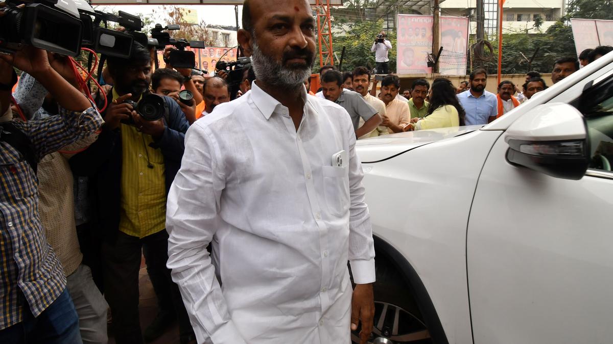 Bandi dares SIT to issue notice to him in TSPSC paper leak case