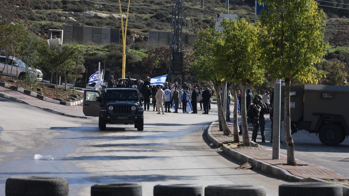 इज़राइल का कहना है कि समूह द्वारा हथियार बंद करने के प्रस्ताव के बाद हमास को ‘निरस्त्र’ कर दिया जाएगा इज़राइल का कहना है कि समूह द्वारा हथियार बंद करने के प्रस्ताव के बाद हमास को ‘निरस्त्र’ कर दिया जाएगा