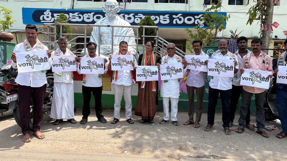 Voter theft: Congress leaders stage protest in Srikakulam