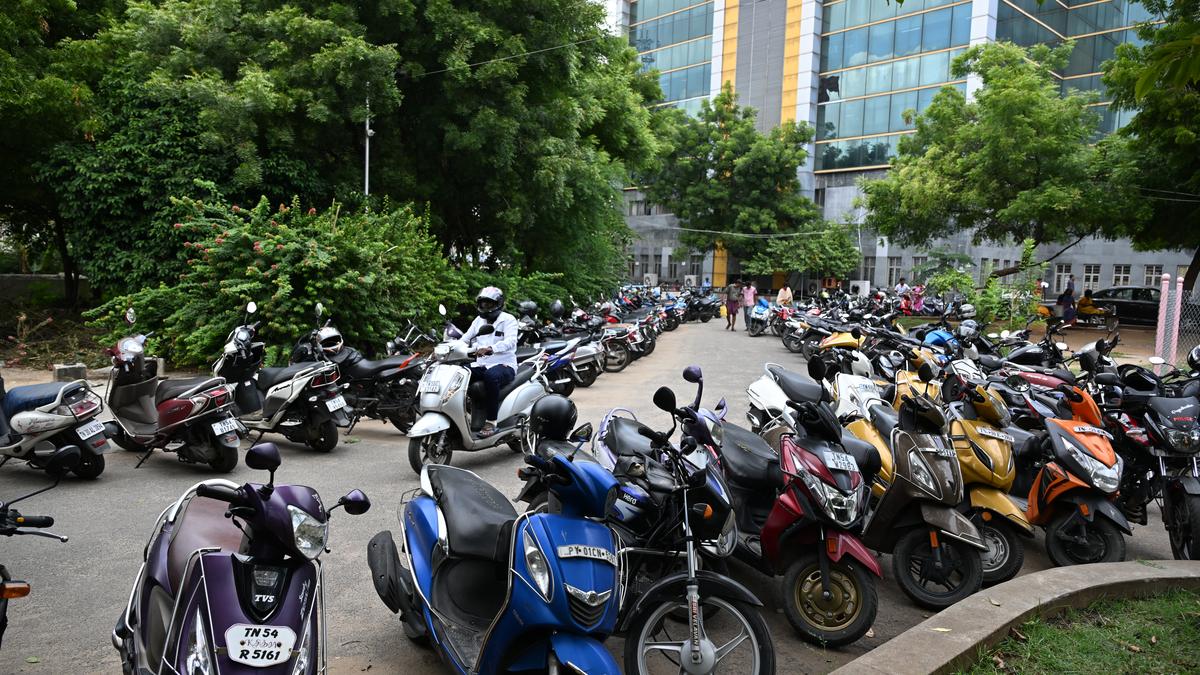 Public demands continuation of token system for parking at Salem Government Hospital