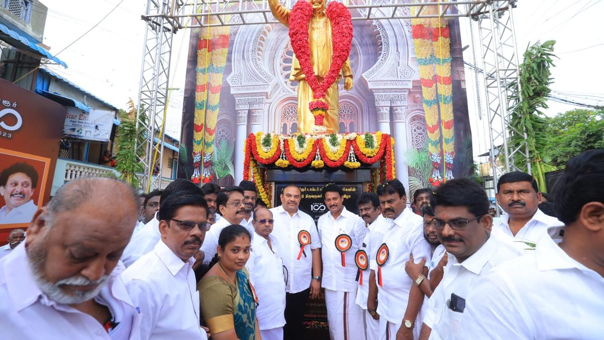 Karunanidhi statue unveiled in Tiruchi