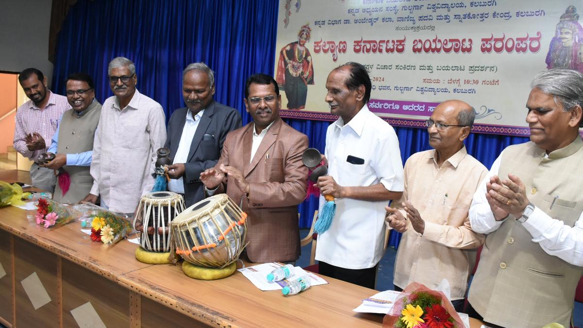 Folk arts need to incorporate contemporary thought, says scholar