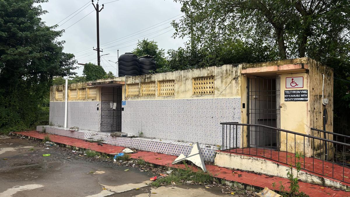 Toilet complex at Kattankulathur railway station closed